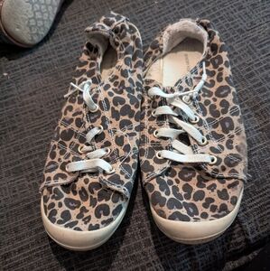 Time and True Women's Leopard Shoes - Size 9